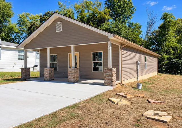 Photo 2 of Single family home for sale at 186 College St, Dayton, TN 37321 | MLS# 3612243 | Listing updated on 2026-10-06