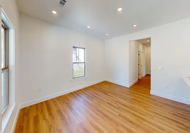 Photo 3 of Single family home for sale at 186 College St, Dayton, TN 37321 | MLS# 3612243 | Listing updated on 2026-10-06