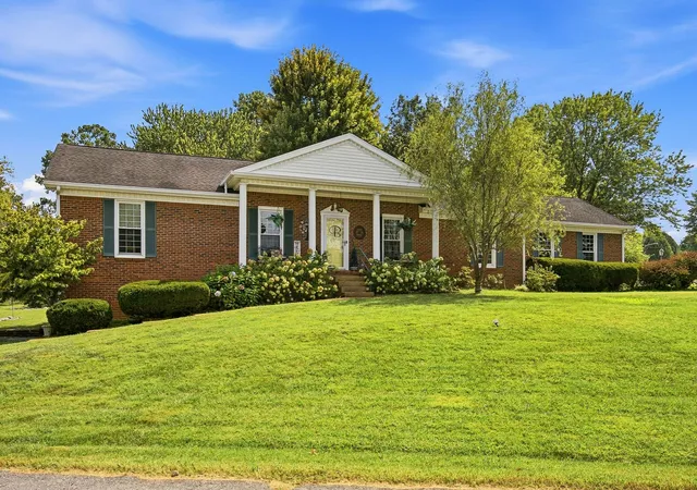 Single family home for sale at 300 Stonewall Dr, Springfield, TN 37172 | MLS# 3612521