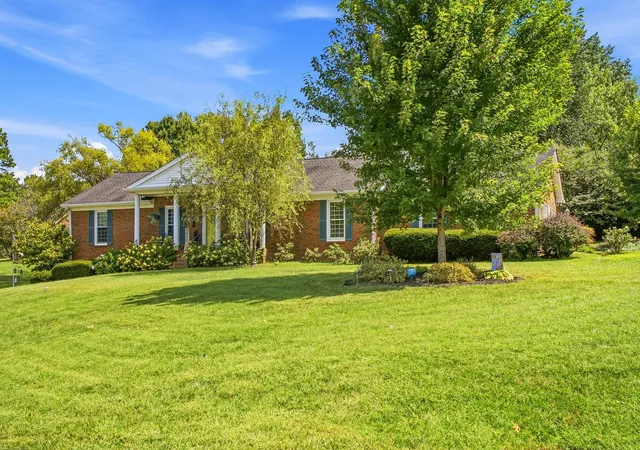 Photo 2 of Single family home for sale at 300 Stonewall Dr, Springfield, TN 37172 | MLS# 3612521 | Listing updated on 2026-10-07