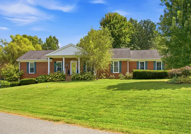 Photo 3 of Single family home for sale at 300 Stonewall Dr, Springfield, TN 37172 | MLS# 3612521 | Listing updated on 2026-10-07