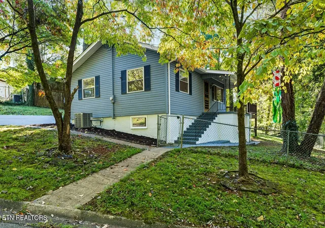 Photo 2 of Single family home for sale at 132 Taylor Rd, Oak Ridge, TN 37830 | MLS# 3612137 | Listing updated on 2026-10-06