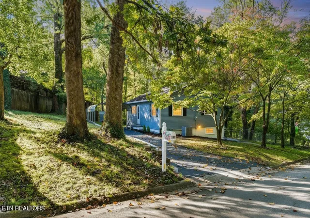 Photo 3 of Single family home for sale at 132 Taylor Rd, Oak Ridge, TN 37830 | MLS# 3612137 | Listing updated on 2026-10-06