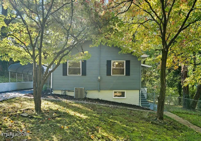 Photo 3 of Single family home for sale at 132 Taylor Rd, Oak Ridge, TN 37830 | MLS# 3612137 | Listing updated on 2026-10-06