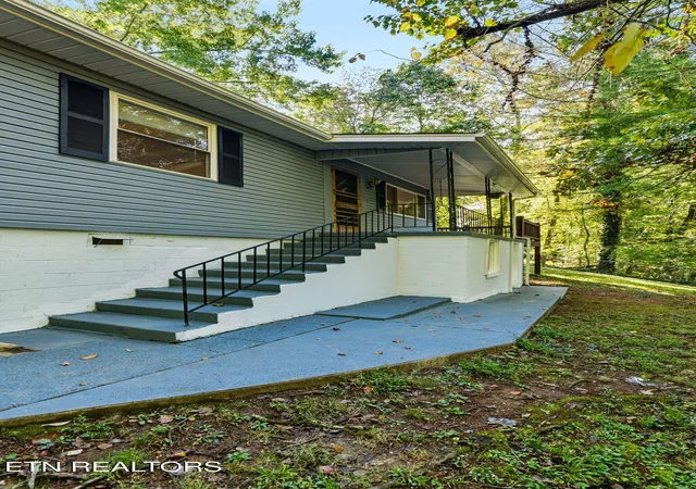 Photo 4 of Single family home for sale at 132 Taylor Rd, Oak Ridge, TN 37830 | MLS# 3612137 | Listing updated on 2026-10-06