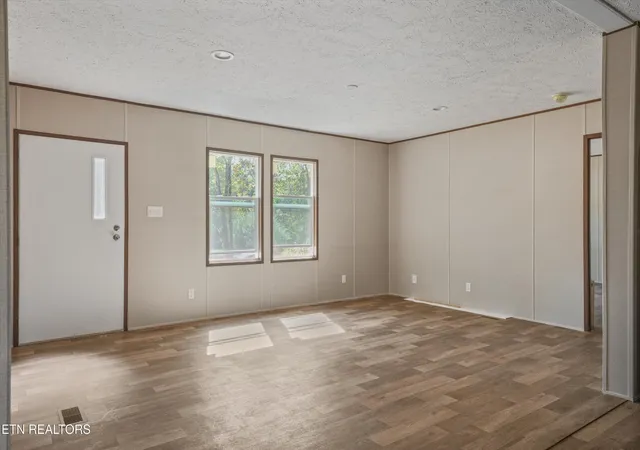 Photo 4 of Manufactured home for sale at 139 Balboa Dr, Rockwood, TN 37854 | MLS# 3612160 | Listing updated on 2026-10-06
