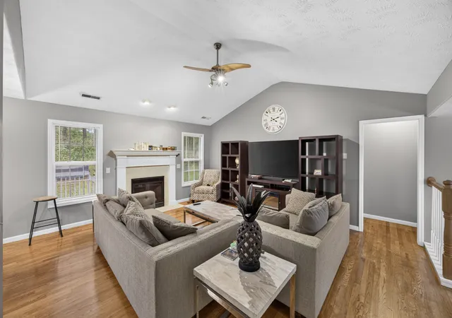 Photo 2 of Single family home for sale at 1613 Farmington Dr, Cookeville, TN 38501 | MLS# 3612183 | Listing updated on 2026-10-06