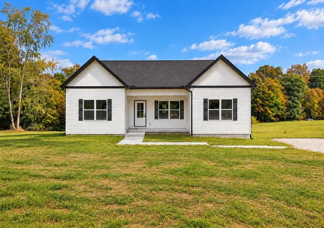 Single family home for sale at 1434 E Piney Rd, Dickson, TN 37055 | MLS# 3624257