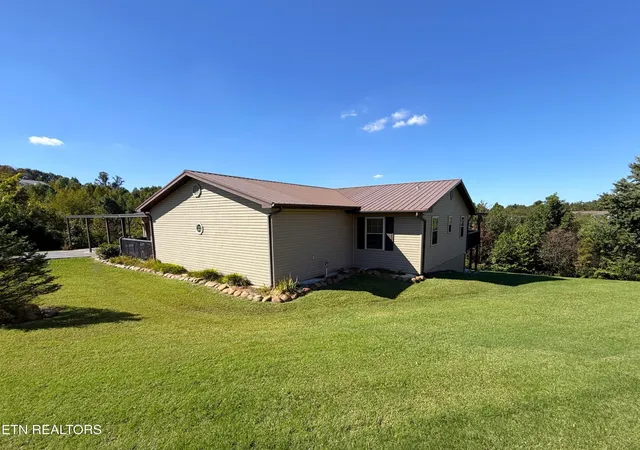 Photo 3 of Single family home for sale at 130 Earlington Dr, Greeneville, TN 37743 | MLS# 3612186 | Listing updated on 2026-10-07