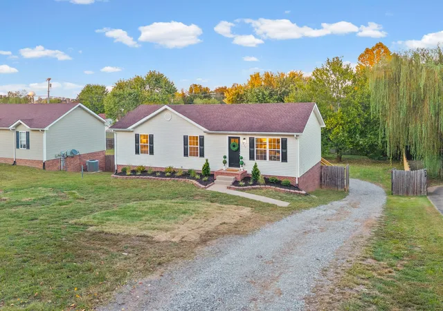 Photo 2 of Single family home for sale at 1823 Needmore Rd, Clarksville, TN 37042 | MLS# 3618844 | Listing updated on 2026-10-10