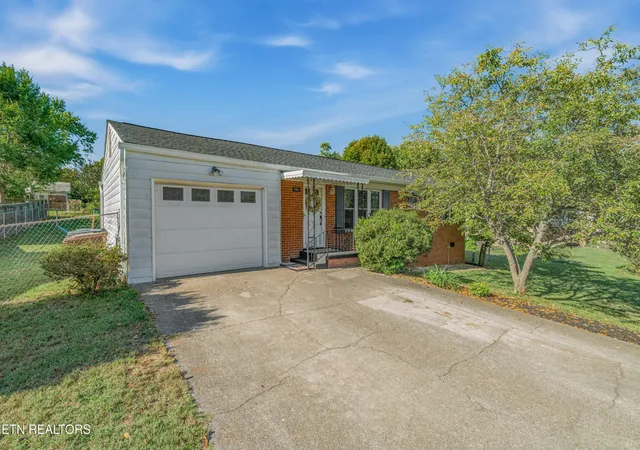 Single family home for sale at 2001 Radiance Dr, Knoxville, TN 37912 | MLS# 3612205