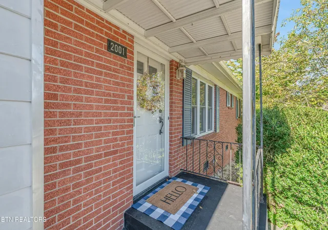 Photo 4 of Single family home for sale at 2001 Radiance Dr, Knoxville, TN 37912 | MLS# 3612205 | Listing updated on 2026-10-06