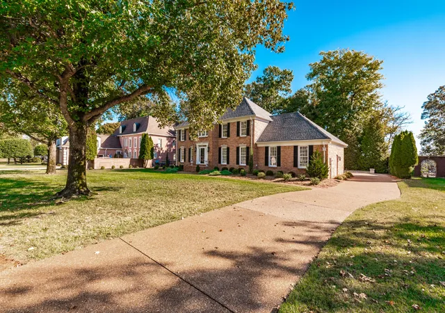 Photo 2 of Single family home for sale at 214 Woodlake Dr, Gallatin, TN 37066 | MLS# 3612310 | Listing updated on 2026-10-06