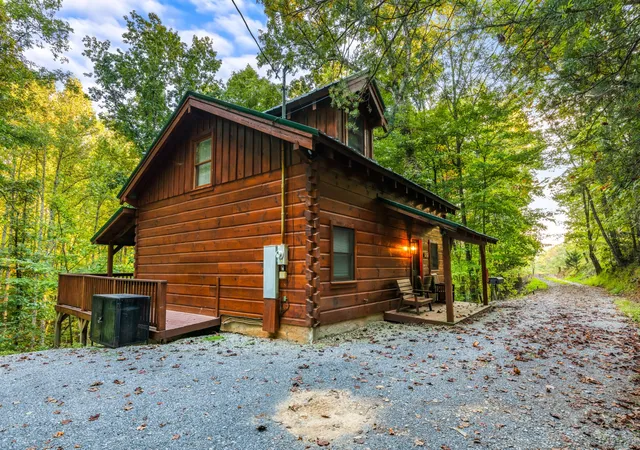 Photo 3 of Single family home for sale at 3504 Hunter Hills Way, Sevierville, TN 37876 | MLS# 3612323 | Listing updated on 2026-10-06