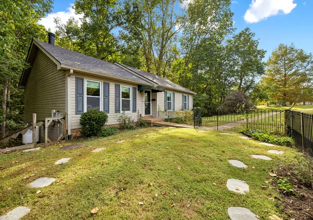 Photo 2 of Single family home for sale at 120 Knollwood Ct, Goodlettsville, TN 37072 | MLS# 3619145 | Listing updated on 2026-10-29
