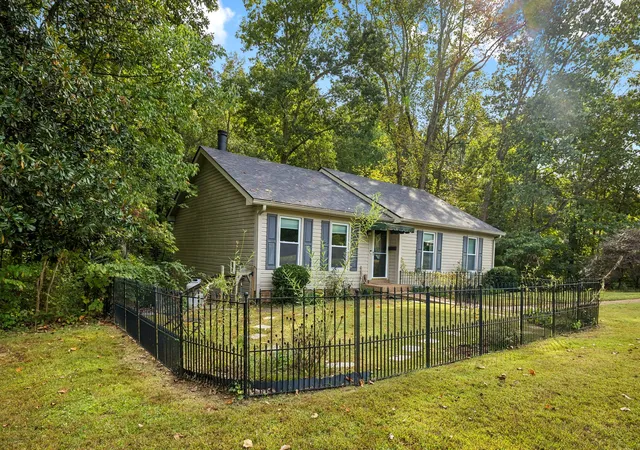 Photo 3 of Single family home for sale at 120 Knollwood Ct, Goodlettsville, TN 37072 | MLS# 3619145 | Listing updated on 2026-10-29