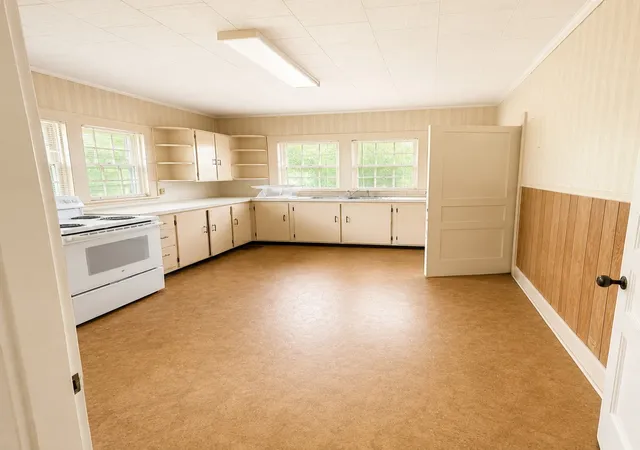 Photo 4 of Single family home for sale at 304 Morgan Ave S, Fayetteville, TN 37334 | MLS# 3612304 | Listing updated on 2026-10-06