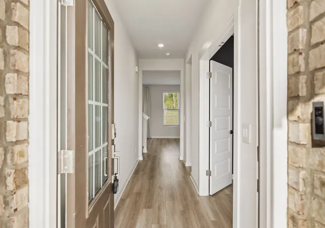 Photo 4 of Single family home for sale at 2464 Williams Ridge Dr, Columbia, TN 38401 | MLS# 3621637 | Listing updated on 2026-10-27