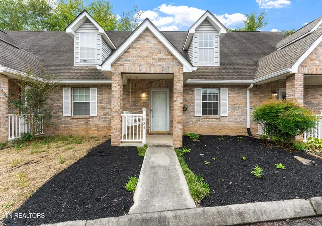 Photo 1 of Single family home for sale at 1025 Blinken St, Knoxville, TN 37932 | MLS# 3612311 | Listing updated on 2026-10-06