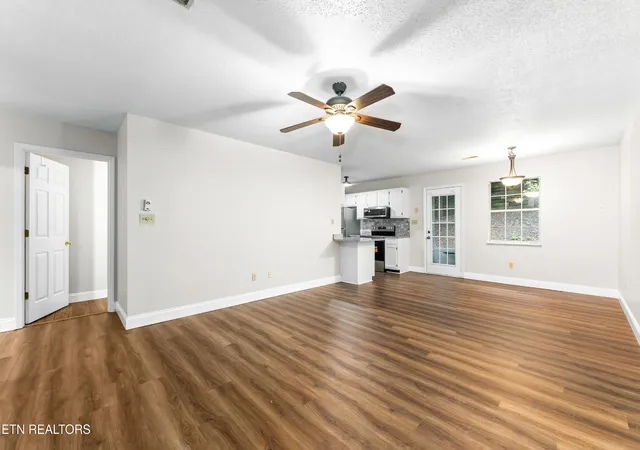 Photo 3 of Single family home for sale at 1025 Blinken St, Knoxville, TN 37932 | MLS# 3612311 | Listing updated on 2026-10-06
