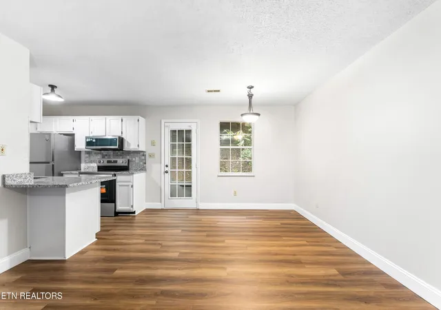Photo 4 of Single family home for sale at 1025 Blinken St, Knoxville, TN 37932 | MLS# 3612311 | Listing updated on 2026-10-06