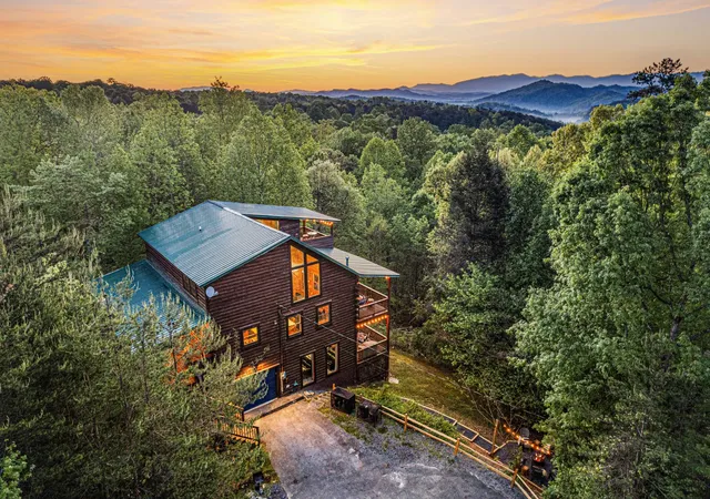 Photo 1 of Single family home for sale at 2010 Blf Mountain Rd, Sevierville, TN 37876 | MLS# 3612395 | Listing updated on 2026-10-06