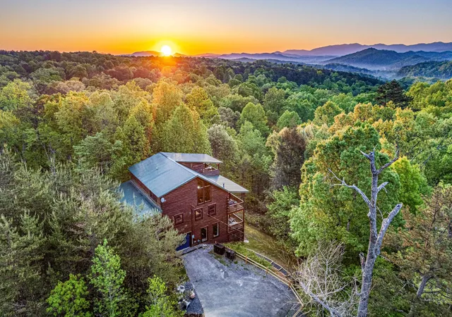 Photo 2 of Single family home for sale at 2010 Blf Mountain Rd, Sevierville, TN 37876 | MLS# 3612395 | Listing updated on 2026-10-06