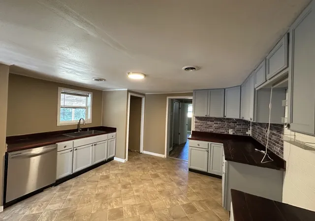 Photo 3 of Single family home for sale at 51 Ed Hankins Rd, Erin, TN 37061 | MLS# 3615386 | Listing updated on 2026-10-18