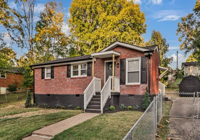 Photo 1 of Single family home for sale at 707 Forest St, Clarksville, TN 37040 | MLS# 3612429 | Listing updated on 2026-10-06