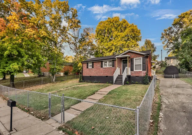 Photo 2 of Single family home for sale at 707 Forest St, Clarksville, TN 37040 | MLS# 3612429 | Listing updated on 2026-10-06