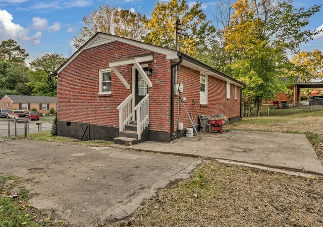 Photo 3 of Single family home for sale at 707 Forest St, Clarksville, TN 37040 | MLS# 3612429 | Listing updated on 2026-10-06