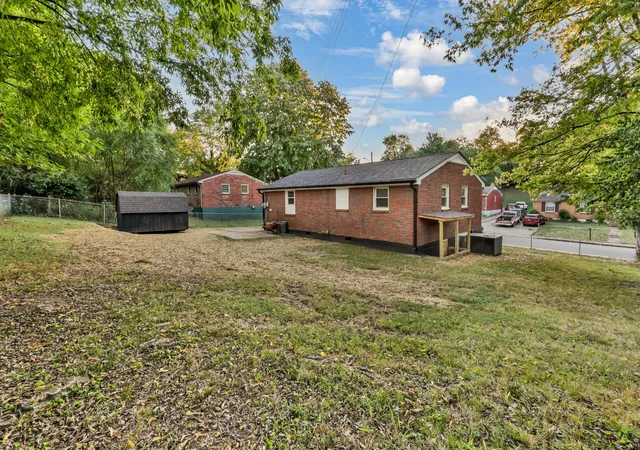 Photo 3 of Single family home for sale at 707 Forest St, Clarksville, TN 37040 | MLS# 3612429 | Listing updated on 2026-10-06