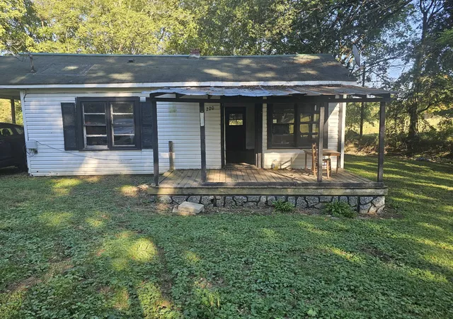 Photo 1 of Single family home for sale at 220 Oak St, Iron City, TN 38463 | MLS# 3612653 | Listing updated on 2026-10-07