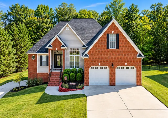 Photo 2 of Single family home for sale at 840 Brooke Stone Dr, Soddy Daisy, TN 37379 | MLS# 3612397 | Listing updated on 2026-10-06