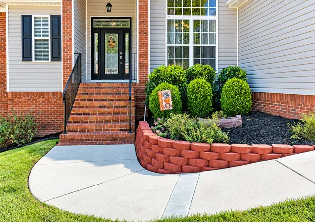 Photo 3 of Single family home for sale at 840 Brooke Stone Dr, Soddy Daisy, TN 37379 | MLS# 3612397 | Listing updated on 2026-10-06