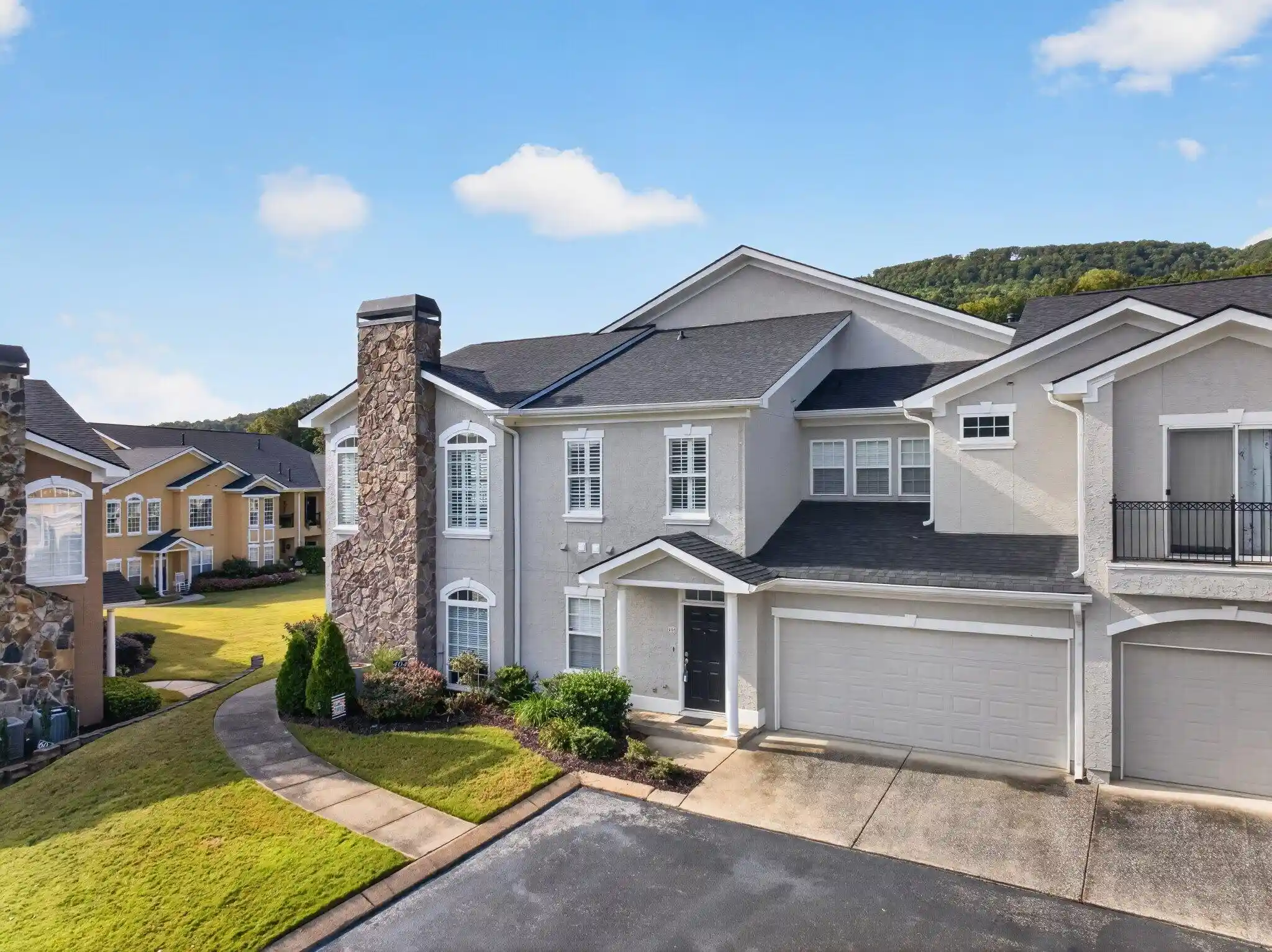Listing Photo 2 - Condo for sale in 408 Renaissance Ct located at 408 Renaissance Ct, Chattanooga, TN 37419 - Unit 408 Renaissance Ct