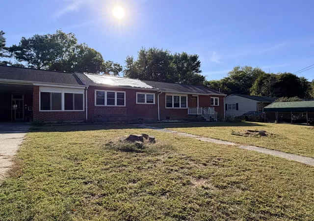 Photo 1 of Single family home for sale at 317 Woodlawn Dr, Kingston, TN 37763 | MLS# 3612401 | Listing updated on 2026-10-06