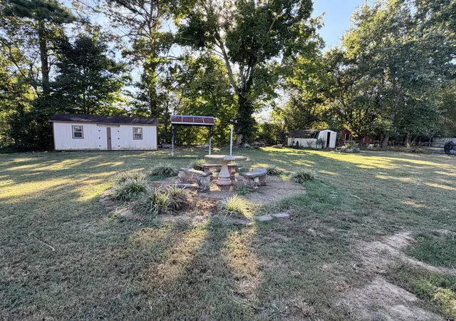 Photo 2 of Single family home for sale at 317 Woodlawn Dr, Kingston, TN 37763 | MLS# 3612401 | Listing updated on 2026-10-06