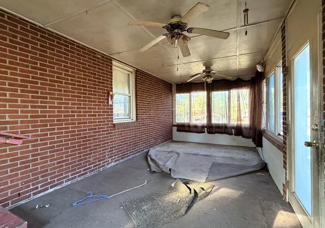 Photo 3 of Single family home for sale at 317 Woodlawn Dr, Kingston, TN 37763 | MLS# 3612401 | Listing updated on 2026-10-06