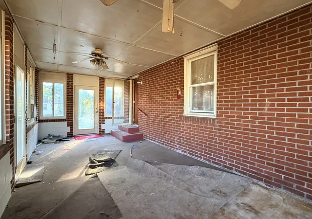 Photo 4 of Single family home for sale at 317 Woodlawn Dr, Kingston, TN 37763 | MLS# 3612401 | Listing updated on 2026-10-06