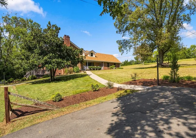 Photo 3 of Single family home for sale at 301 Rosehill Dr, Goodlettsville, TN 37072 | MLS# 3612443 | Listing updated on 2026-10-09