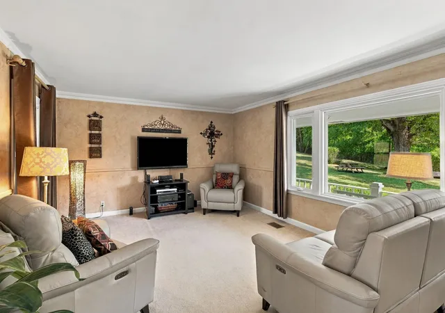 Photo 4 of Single family home for sale at 301 Rosehill Dr, Goodlettsville, TN 37072 | MLS# 3612443 | Listing updated on 2026-10-10