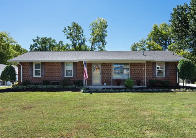 Photo 1 of Single family home for sale at 114 Woodyside Dr, Hendersonville, TN 37075 | MLS# 3612560 | Listing updated on 2026-10-07