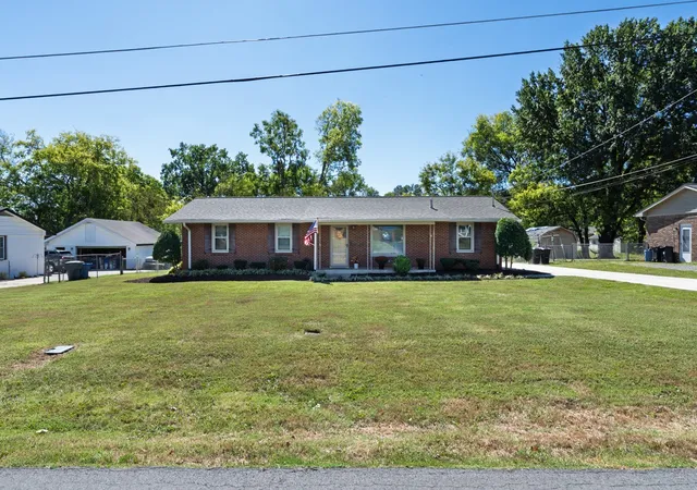 Photo 2 of Single family home for sale at 114 Woodyside Dr, Hendersonville, TN 37075 | MLS# 3612560 | Listing updated on 2026-10-07