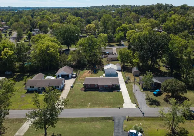 Photo 3 of Single family home for sale at 114 Woodyside Dr, Hendersonville, TN 37075 | MLS# 3612560 | Listing updated on 2026-10-07