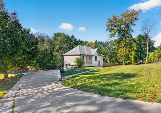 Photo 3 of Single family home for sale at 3582 Old Hwy 48, Clarksville, TN 37040 | MLS# 3618876 | Listing updated on 2026-10-10