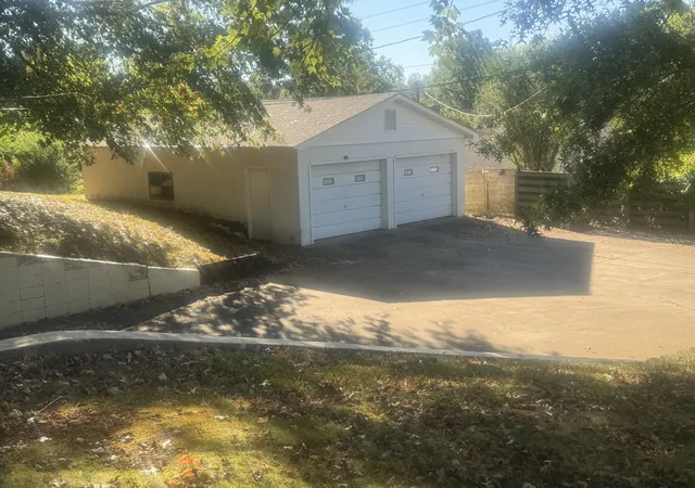 Photo 2 of Single family home for sale at 1604 Buffalo Rd, Lawrenceburg, TN 38464 | MLS# 3612431 | Listing updated on 2026-10-10
