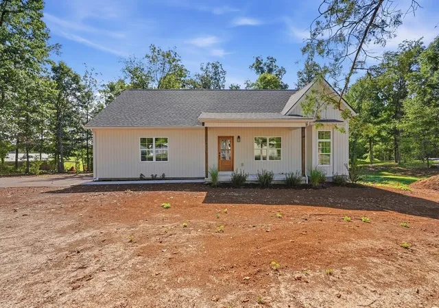 Photo 1 of Single family home for sale at 500 Luna Rd, Sparta, TN 38583 | MLS# 3612427 | Listing updated on 2026-10-06