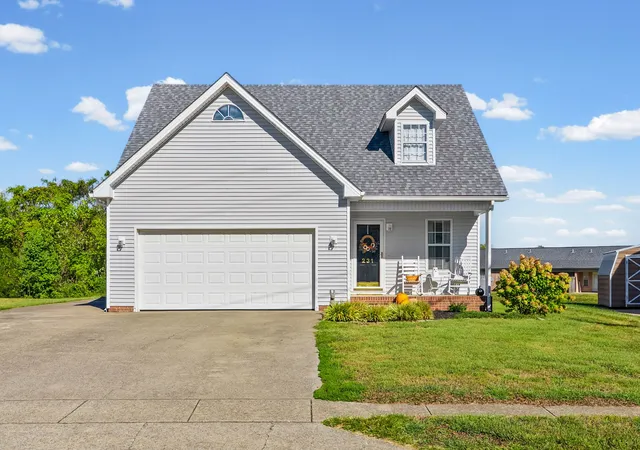 Single family home for sale at 231 Sheridan Cir, Hopkinsville, KY 42240 | MLS# 3613054