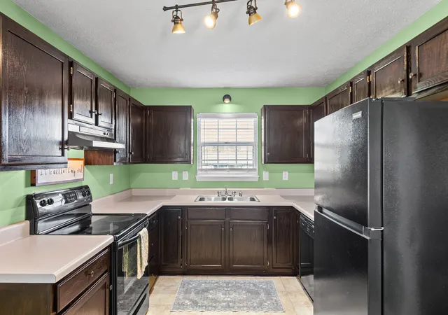 Photo 3 of Single family home for sale at 231 Sheridan Cir, Hopkinsville, KY 42240 | MLS# 3613054 | Listing updated on 2026-10-07